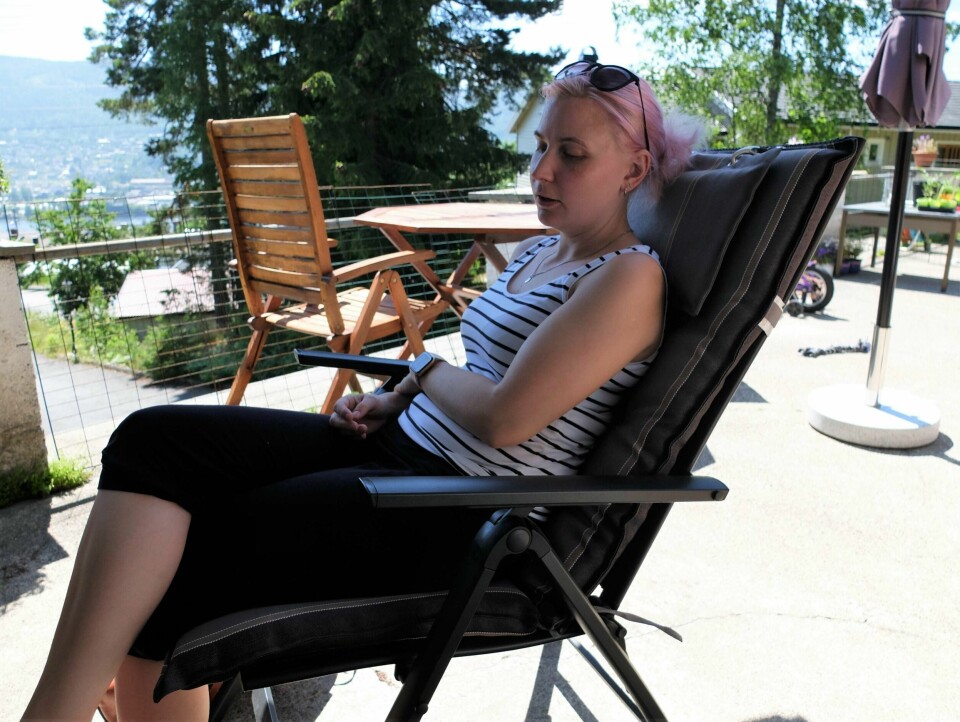 Hun ble syk av ME allerede som barn, men er ikke bitter - og prøver å gjøre det beste ut av tiden hun faktisk klarer å være i aktivitet. For å økonomisere med kreftene unngår Martine Friis Toivonen (32) så langt det lar seg gjøre sterkt lys og høye lyder, og hviler mens barna er på i skole og barnehage.