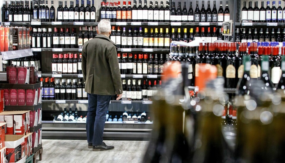Fra Systembolaget til Vinmonopolet: Norske vinmonopol nær svenskegrensa har solgt unna under korona.