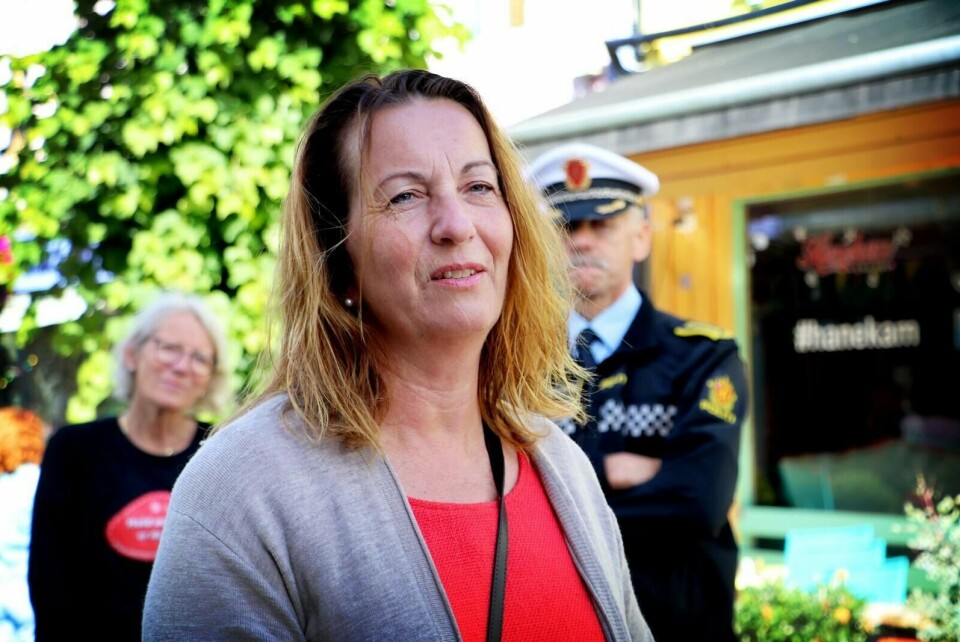 Fungerende ordfører Dagny Sunnanå Hausken (Sp) truer med strengere smittevernstiltak hvis ikke folk holder god nok avstand når de er på byen. Foto: Kathinka Skott Hansen
