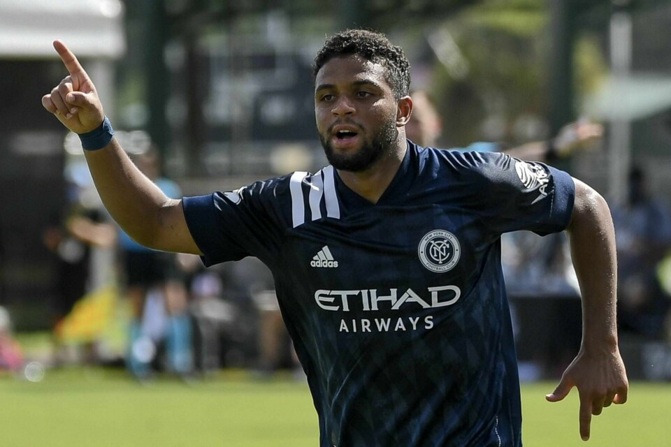 Ismael Tajouri jubler etter å ha scoret det avgjørende målet for New York City mandag, og med det sikret Ronny Deila og laget deres første seier i årets sesong.