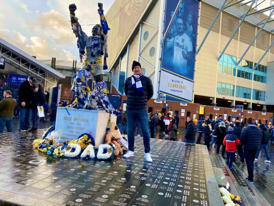Magne Jordan Nilsen har vært mang en tur over på Elland Road. Her utenfor stadion, med den kanskje største Leeds-helten av dem alle, Billy Bremner. Magne Jordan Nilsen har vært mang en tur over på Elland Road. Her utenfor stadion, med den kanskje største Leeds-helten av dem alle, Billy Bremner.