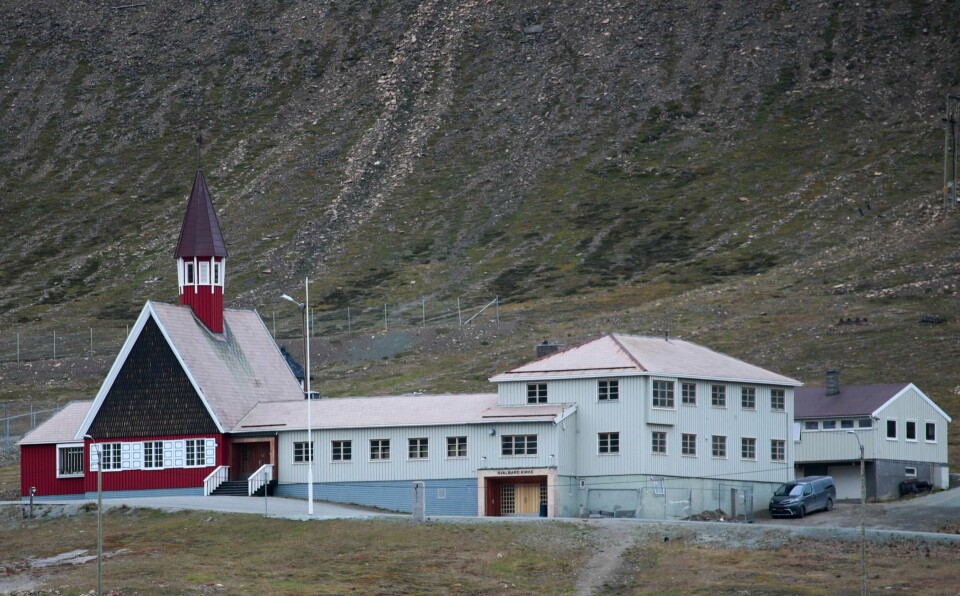 Longyearbyen er Svalbards administrasjonssenter og ligger innerst ved Adventfjorden på øya Spitsbergen.