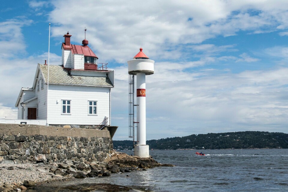Kystverket er godt i gang med å oppgradere fyrlyktene langs kysten. Her et illustrasjonsfoto fra Filtvet fyr i Hurum.