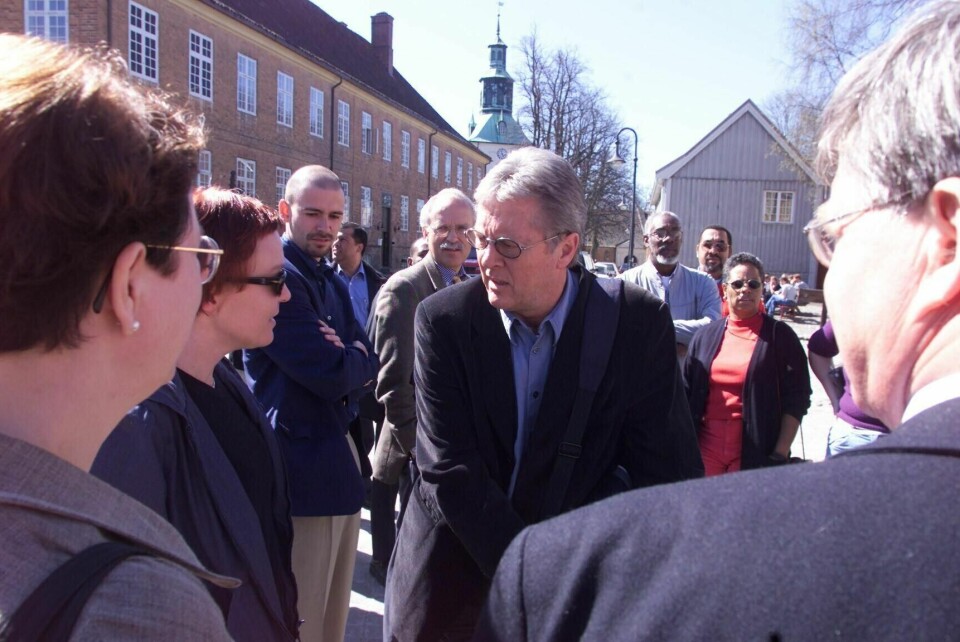 Kirkens Nødhjelp-representanter fra Haiti og Den Dominikanske Republikk på plass i Gamlebyen sammen med Petter Skauen for et arbeidsmøte som skulle skape dialog mellom de to karibiske nasjonene i 2001.