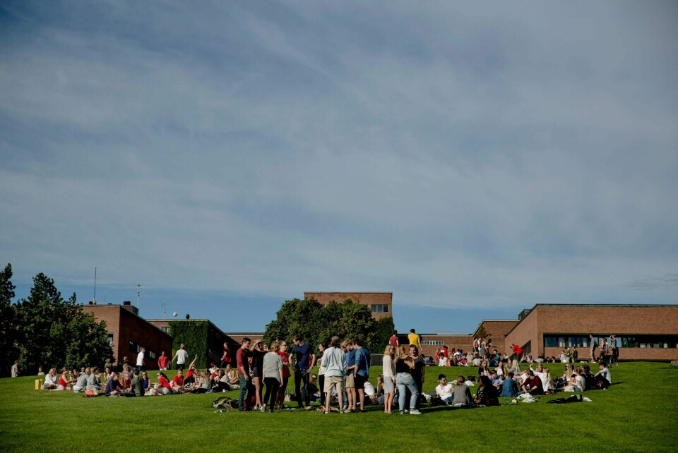 Helsemyndighetene har uttrykt bekymring for at fadderukene kan føre til mer smitte. Nå har universitetene gjort en rekke grep for å unngå at det skal skje.