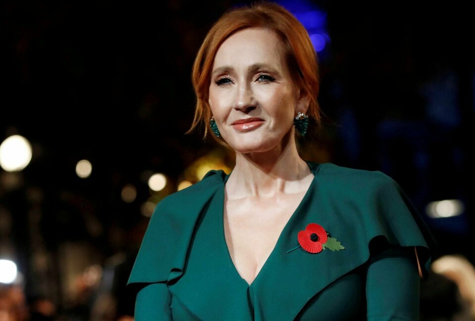 Når J.K. Rowling er selvdeklarert som herskeren over eget univers selv utenfor bøkene og filmene så gjør det det umulig å separere henne fra kunsverket, skriver Katja Fjeld. Foto: Christophe Ena/NTB scanpix
