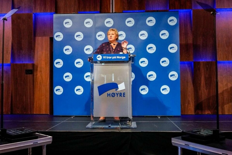 Fraværsgrensen er kommet for å bli, men det jobbes med tilpasse reglene, sier statsminister Erna Solberg (H). Hun holdt tirsdag innledning til Høyres stortingsgruppe og regjeringsmedlemmer under en konferanse i Oslo.
