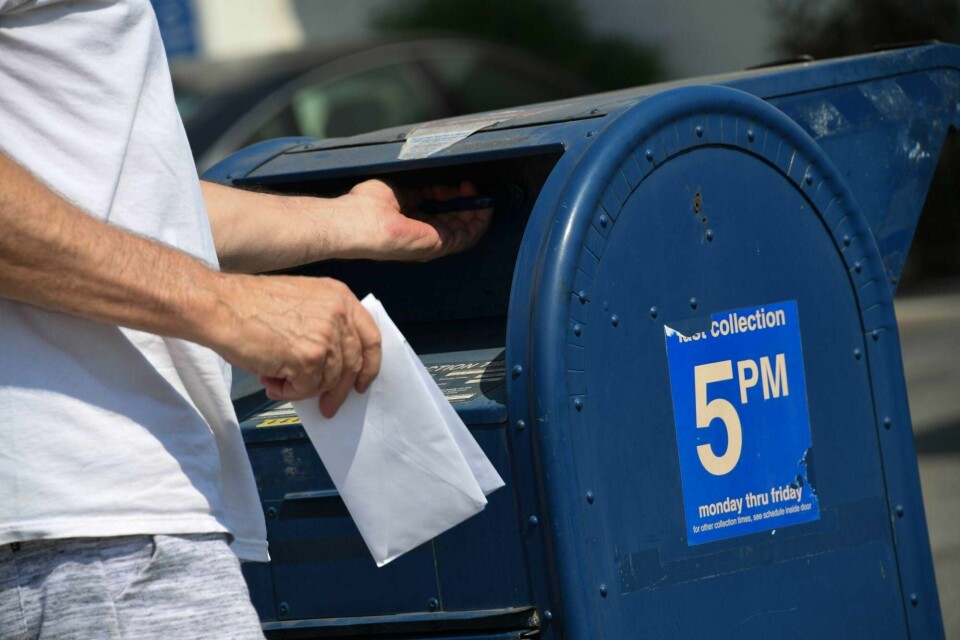 Postvesenet er blitt stridstema i USA, der det planlegges mer stemmegivning via posten enn noen gang tidligere. Her en postkasse i Los Angeles.