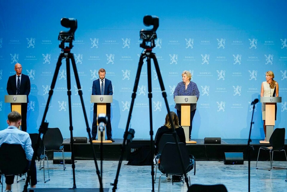 Helsedirektør Bjørn Guldvog (f.v.), helseminister Bent Høie (H), statsminister Erna Solberg (H) og avdelingsdirektør Line Vold fra Folkehelseinstituttet under en pressekonferanse om koronasituasjonen i Marmorhallen i Oslo nylig. Foto: Håkon Mosvold Larsen/NTB scanpix
