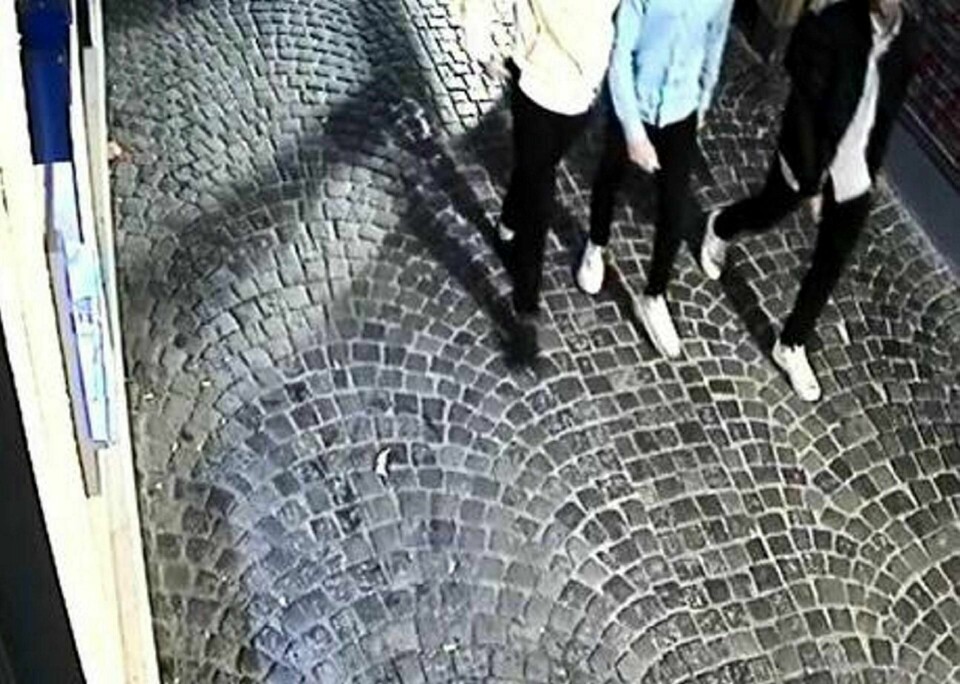 Politiet i Stavanger har mellom 15 og 20 ungdommer i søkelyset etter en rekke ungdomsran begått i Stavanger i vår og i sommer. Dette overvåkingsbilde er tatt ti forbindelse med ett av disse ranene. Foto: Politiet