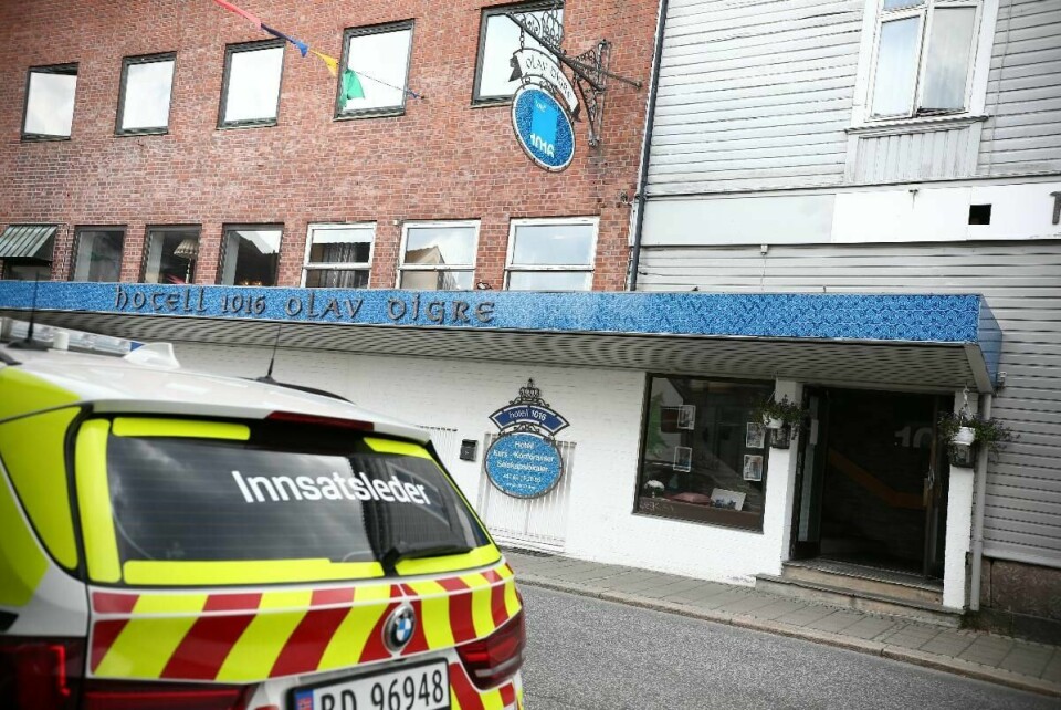 Politiet etterforsker et mistenkelig dødsfall etter at en person ble funnet død på et hotell i Sarpsborg torsdag.