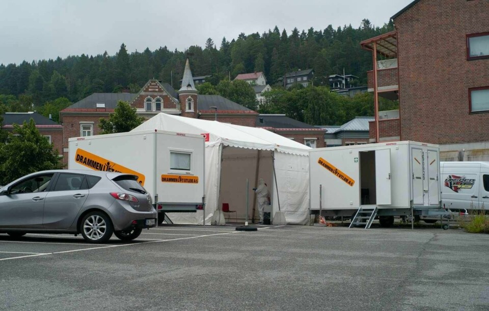 Natt til fredag brant det i teltet for koronatesting i Drammen.