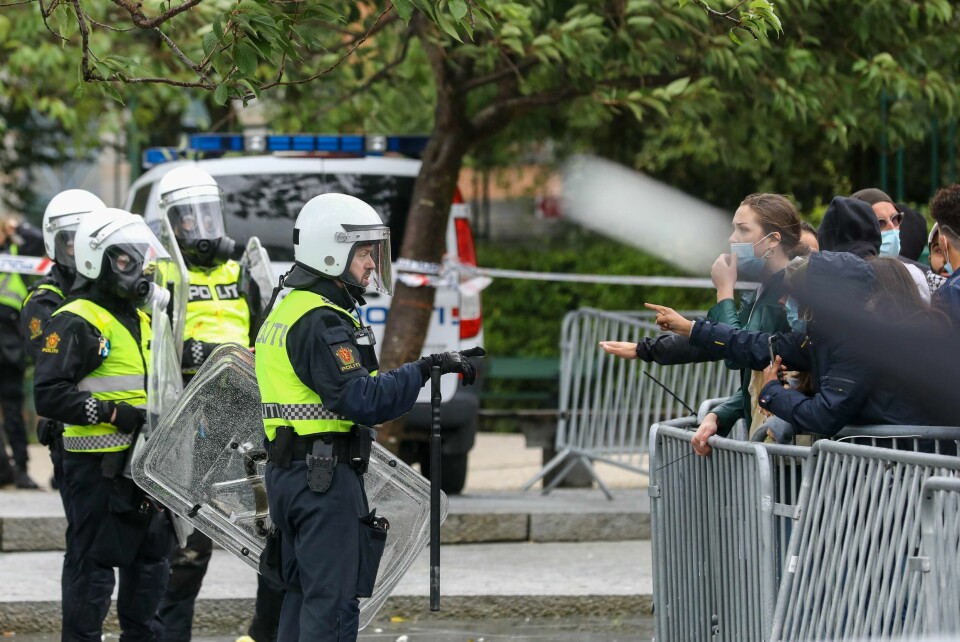Lørdag var det uro mellom politi og motdemonstranter etter en Sian-demonstrasjon i Bergen