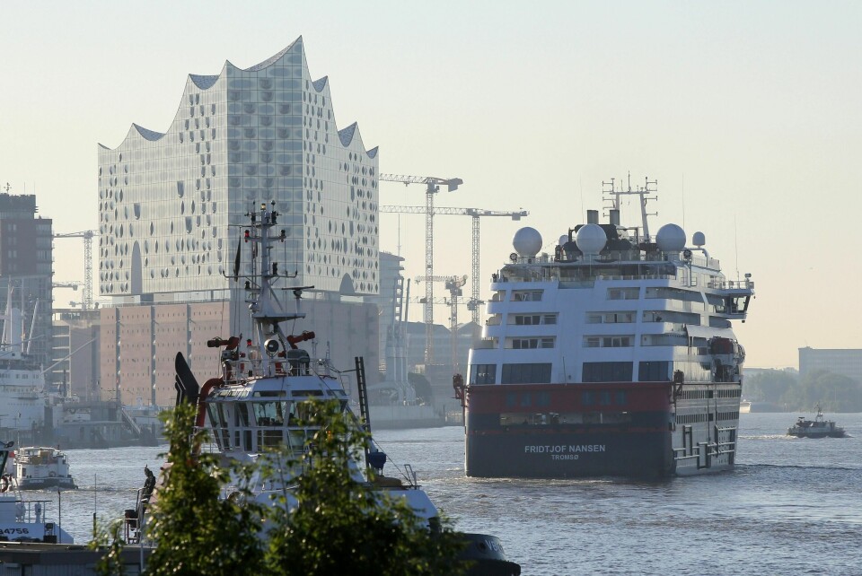 MS Fridtjof Nansen, som skal leies ut til filmselskapet, er her avbildet på et seilas til Hamburg.