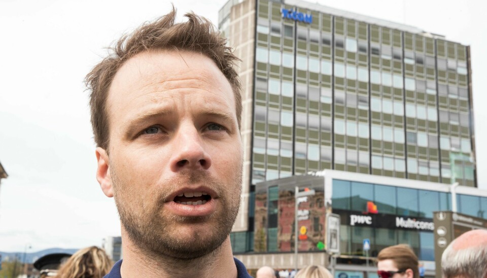 Jon Helgheim (Frp) mener universitetslektor Anders Gryteland Twitter-uttalelse om at Sian-leder Lars Thorsen «sutrer» etter å ha blitt angrepet under en demonstrasjon, er en ekstrem ytring som bidrar til radikalisering av visse universiteter.