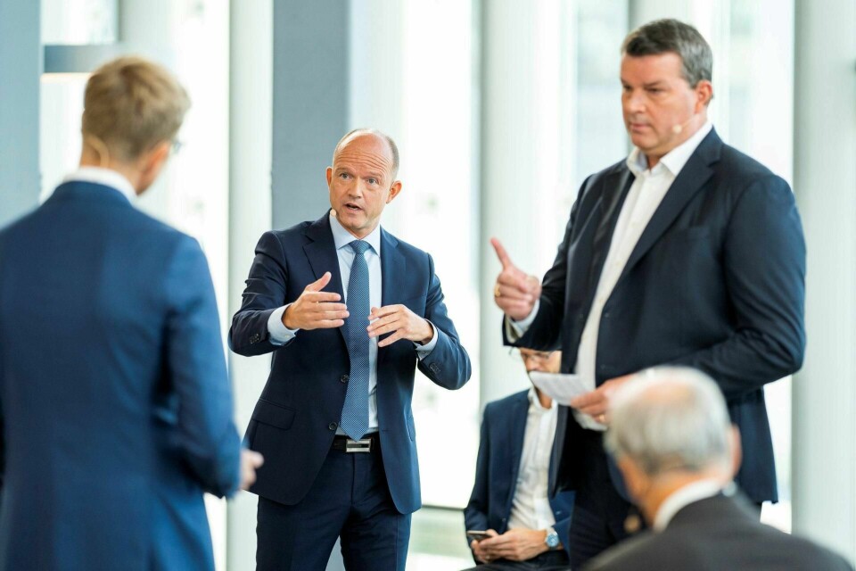 NHO-sjef Ole Erik Almlid og LO-leder Hans-Christian Gabrielsen diskuterte jobbskaping og bærekraft under NHOs lansering av «Neste Trekk – veikart for fremtidens næringsliv» i går. Debattleder var Svein Tore Bergestuen (t.v). Foto: Håkon Mosvold Larsen/NTB scanpix