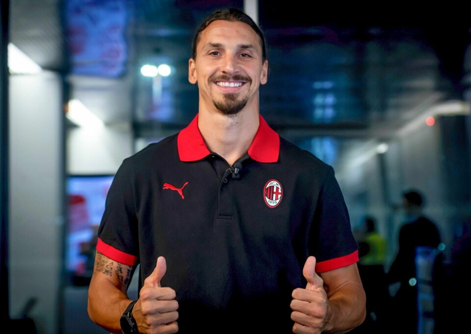 Zlatan Ibrahimovic har endelig skrevet under på sin nye ettårskontrakt med Milan.