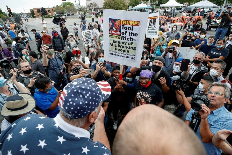 En tilhenger av Donald Trump veksler ord med motstandere under Trumps besøk i Kenosha, Wisconsin, tidligere i uka. Foto: Kamil Krzaczynski/NTB scanpix