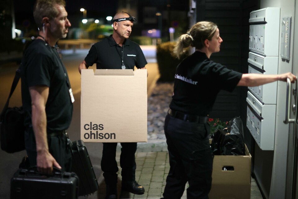 Ifølge politiet kommer de ikke til å gjennomføre flere taktiske eller tekniske etterforskningsskritt. Her er krimteknikere på vei inn i leiligheten på Jeløy drapsnatten. Moss 20200818. Krimteknikere ankommer. Politiet fikk tirsdag kveld melding om et drap i en bolig i Moss sentrum. En antatt gjerningsperson er pågrepet i boligen på Glassverket i Moss.Foto: Ørn E. Borgen / NTB scanpix
