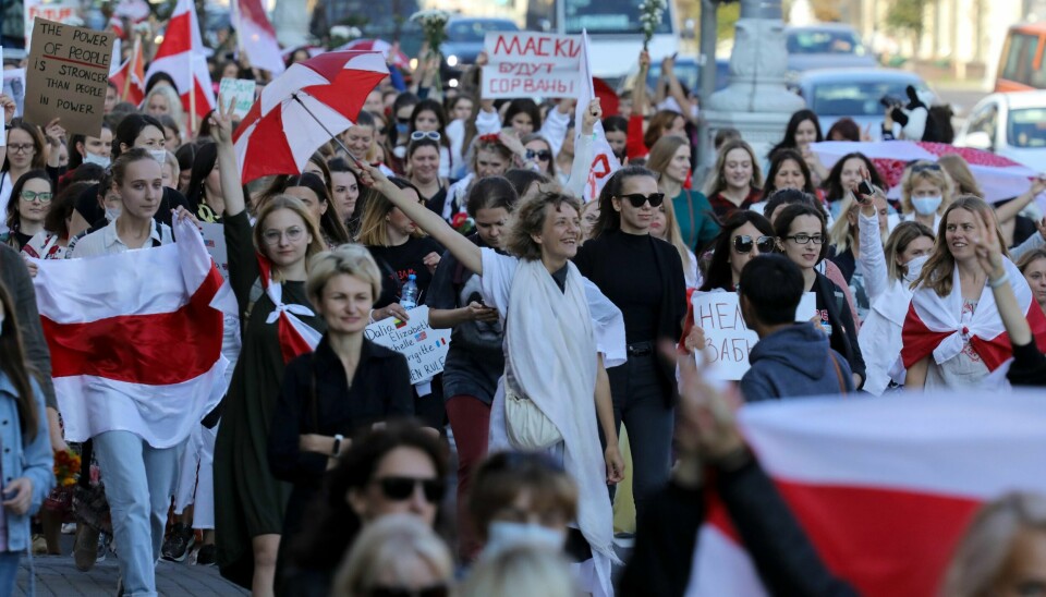 Tusener av kvinner demonstrerte i Hviterusslands hovedstad Minsk og i andre byer lørdag i protest mot president Aleksandr Lukasjenkos styre.