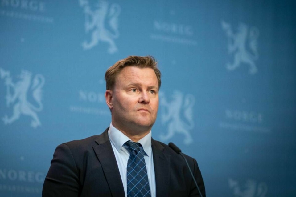 Assisterende helsedirektør Espen Rostrup Nakstad tror utbruddet i Sarpsborg og Fredrikstad vil vare i flere uker før det er slått helt ned.