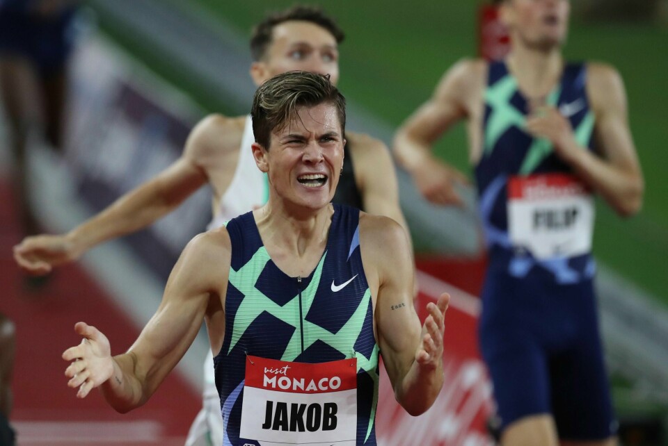 Jakob Ingebrigtsen løper 1500 meter i Ostrava tirsdag. Foto: Daniel Cole / AP / NTB scanpix