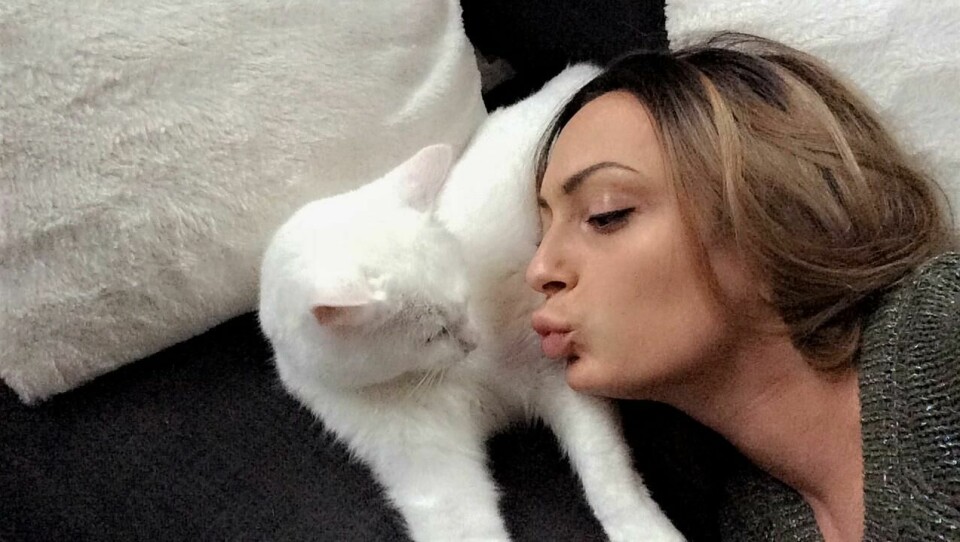 Katten Jørdis og eier Linn Charlotte Aas Katten Jørdis og eier Linn Charlotte Aas