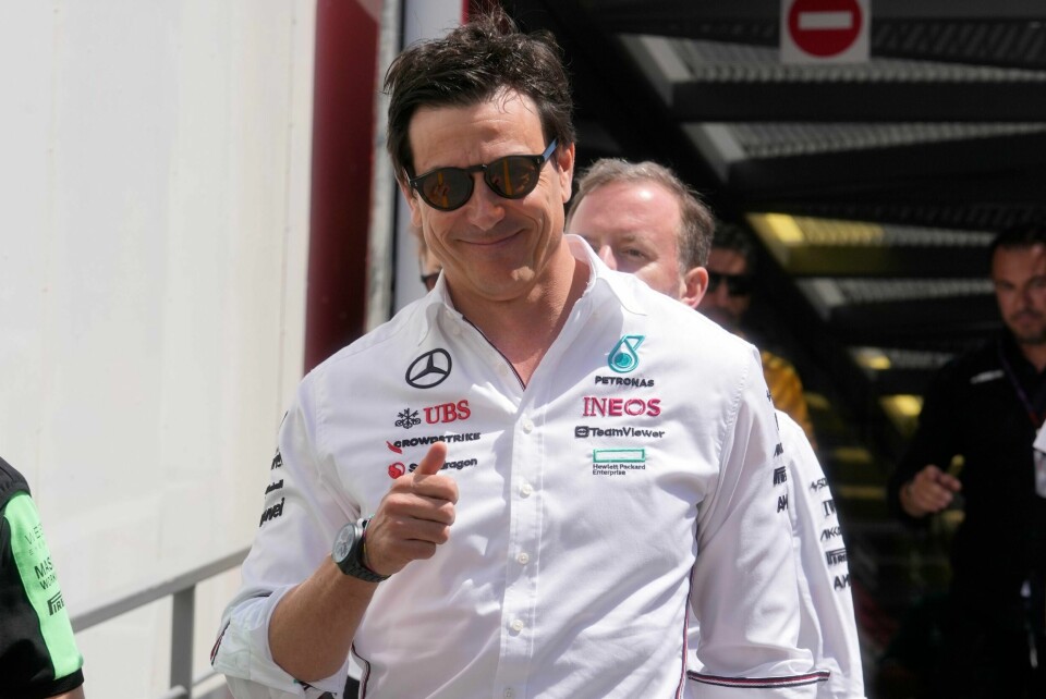Mercedes-sjef Toto Wolff var forbannet fredag. Mercedes-sjef Toto Wolff var forbannet fredag. Foto: Luca Bruno/ AP / NTB