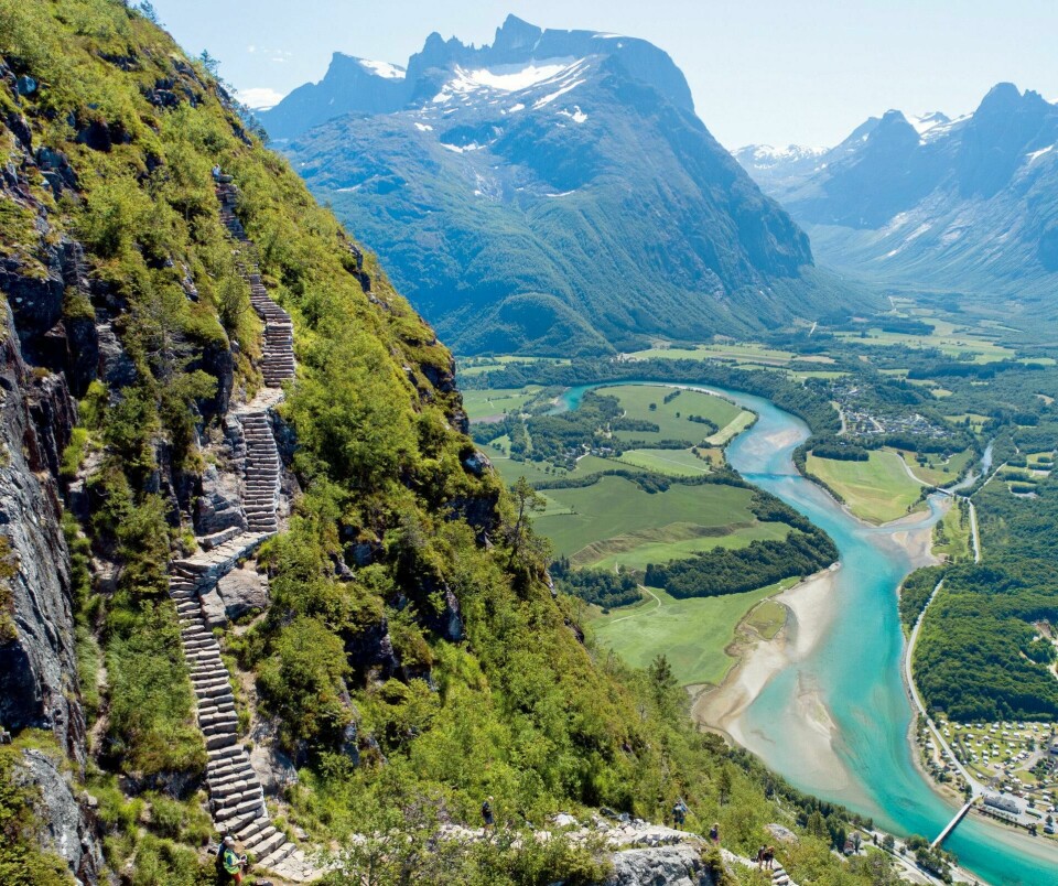 Romsdalstrappa er et trygt alternativ for deg som synes turen over Romsdalseggen blir for krevende. Foto: Svein Nord/NTB scanpix Romsdalstrappa er et trygt alternativ for deg som synes turen over Romsdalseggen blir for krevende. Foto: Svein Nord/NTB scanpix