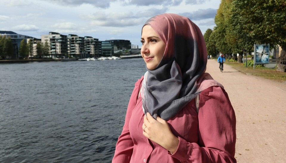 Hiba Barakat (30) kom til Norge som syrisk flyktning i 2015. Hun har helt fra starten jobbet hardt med å bli integrert i Norge, noe hun også lyktes med.