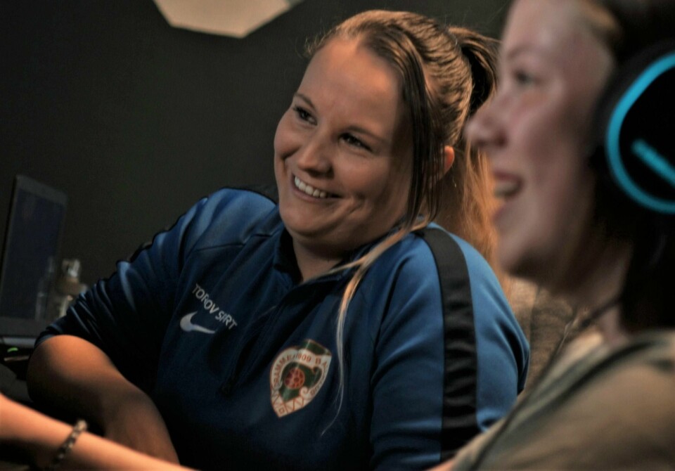 Tiril Lindberg Syvertsen vil gjerne ha selskap av flere jenter i gaming-miljøet.
