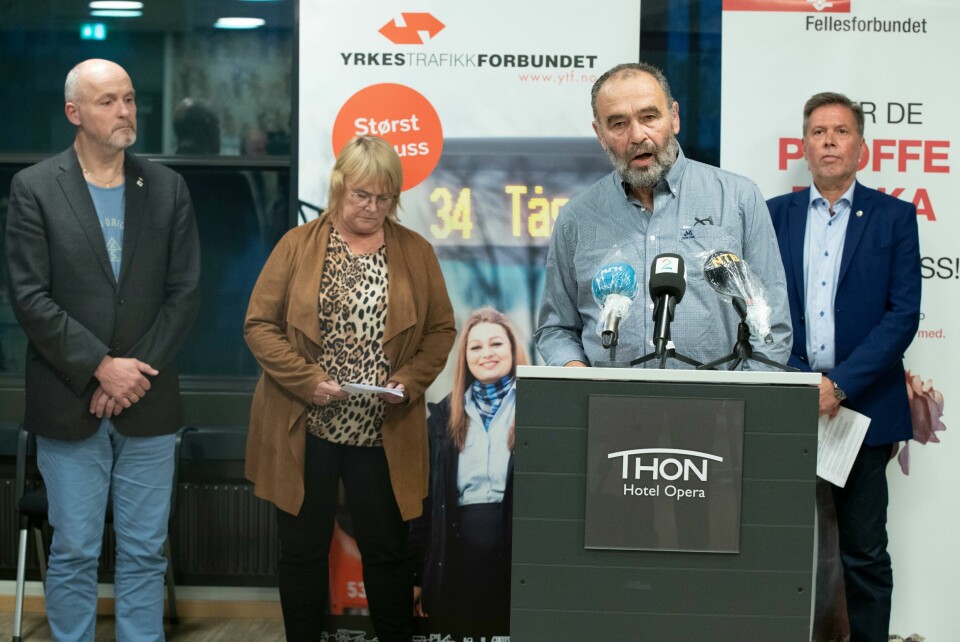 Oslo 20200920. Arbeidstakerorganisasjonene holder pressekonferanse, etter at meklingen ikke førte fram og bussjåfører i Oslo og Viken går ut i streik fra søndag morgen. Fra venstre Jim Klungnes, YTF, Dag Einar Sivertsen , Fellesforbundet, Jane Brekhus Sætren, Norsk Jernbaneforbund og Stein Gulbrandsen , Fagforbundet.Foto: Terje Pedersen / NTB Oslo 20200920. Arbeidstakerorganisasjonene holder pressekonferanse, etter at meklingen ikke førte fram og bussjåfører i Oslo og Viken går ut i streik fra søndag morgen. Fra venstre Jim Klungnes, YTF, Dag Einar Sivertsen , Fellesforbundet, Jane Brekhus Sætren, Norsk Jernbaneforbund og Stein Gulbrandsen , Fagforbundet.Foto: Terje Pedersen / NTB