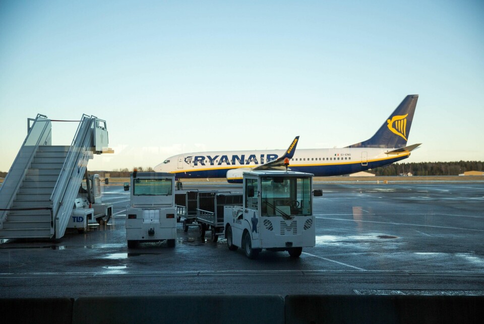 Flypassasjeravgiften oppgis som grunnen til at Ryanair trakk seg ut av Moss lufthavn Rygge, noe som førte til flyplassens nedleggelse i 2016.