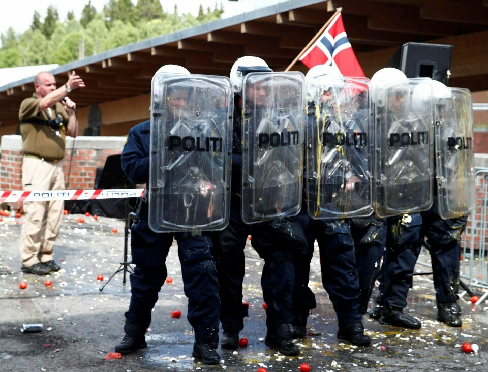 Leder Lars Thorsen i Stopp islamiseringen i Norge (SIAN) holdt stand og demonstrasjon på Mortensrud i juni i år. Foto: Terje Pedersen/NTB