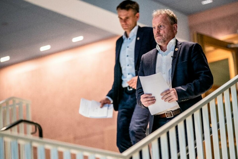 Finansbyråd Einar Wilhelmsen fra MDG (t.v.) har det øverste arbeidsgiveransvaret i Oslo kommune. Byrådsleder Raymond Johansen har det øverste politiske ansvaret i kommunen. Nå ber Arbeidstilsynet om at de rydder opp i bruddene på arbeidsmiljøloven. Finansbyråd Einar Wilhelmsen fra MDG (t.v.) har det øverste arbeidsgiveransvaret i Oslo kommune. Byrådsleder Raymond Johansen har det øverste politiske ansvaret i kommunen. Nå ber Arbeidstilsynet om at de rydder opp i bruddene på arbeidsmiljøloven.