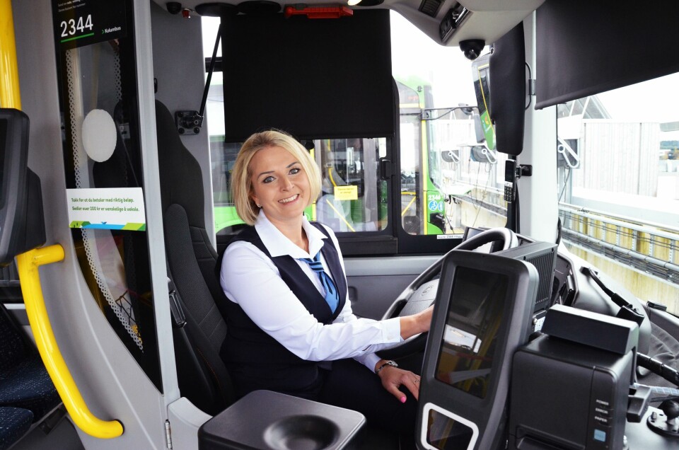 Sylwia Brzezinska fra Polen har kjørt buss på Nord-Jæren i ti år. Hun er lokalleder i Yrkestransportforbundet. I dag streiker hun og resten av bussjåførene i fylket. Alle foto: Arne Birkemo Sylwia Brzezinska fra Polen har kjørt buss på Nord-Jæren i ti år. Hun er lokalleder i Yrkestransportforbundet. I dag streiker hun og resten av bussjåførene i fylket. Alle foto: Arne Birkemo