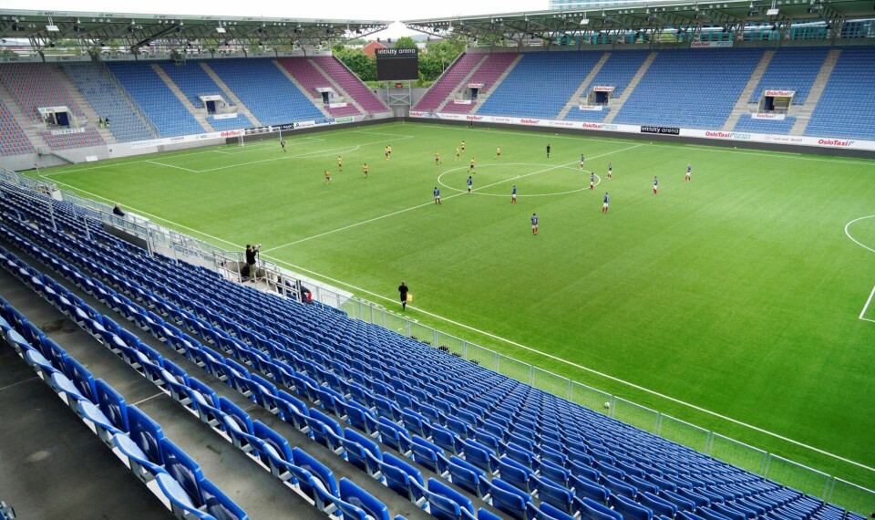 De fleste av setene på Intility Arena står tomme for tiden.