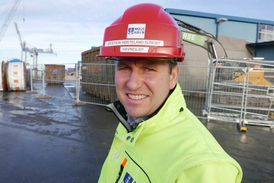 MODERNISERING: – Vi skal bli en moderne og framtidsrettet havn, og da er elektrisk landstrøm en viktig del av de fasilitetene vi skal kunne tilby skipene, sier havnesjef Øystein Høsteland Sundby. Moss. FOTO: PAUL NORBERG MODERNISERING: – Vi skal bli en moderne og framtidsrettet havn, og da er elektrisk landstrøm en viktig del av de fasilitetene vi skal kunne tilby skipene, sier havnesjef Øystein Høsteland Sundby. Moss. FOTO: PAUL NORBERG