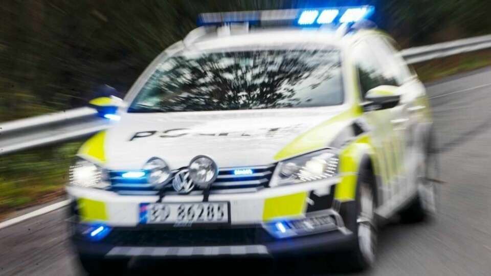 Like før klokken ni stansen en utrykningspatrulje en utenlandsk bilfører.