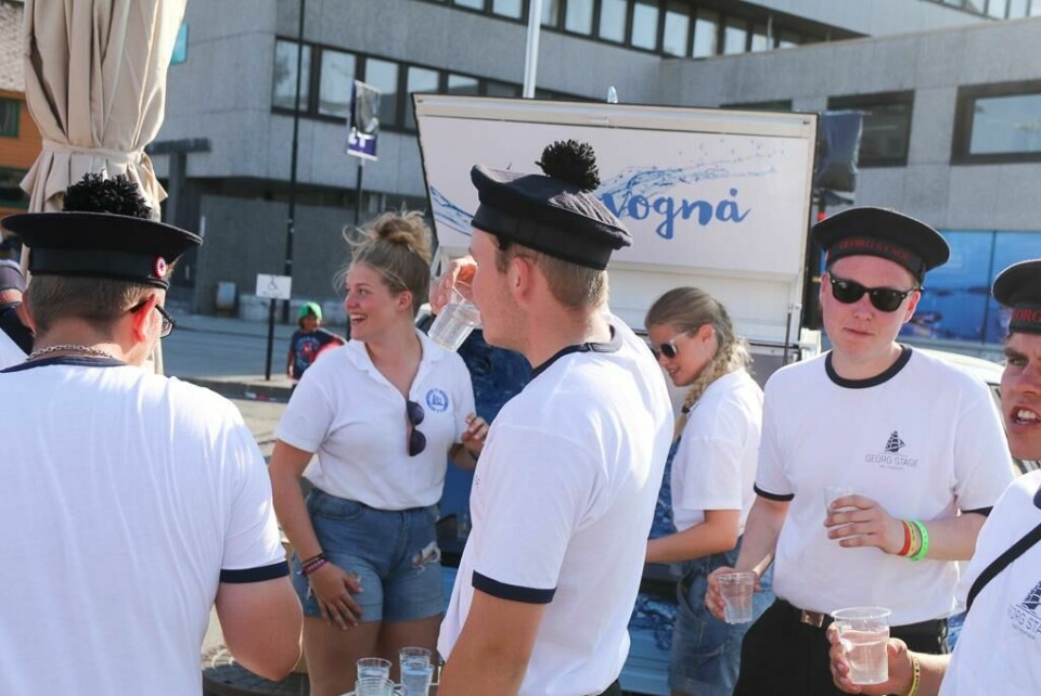 Blir fort travelt for jentene i varmen. Blir fort travelt for jentene i varmen.