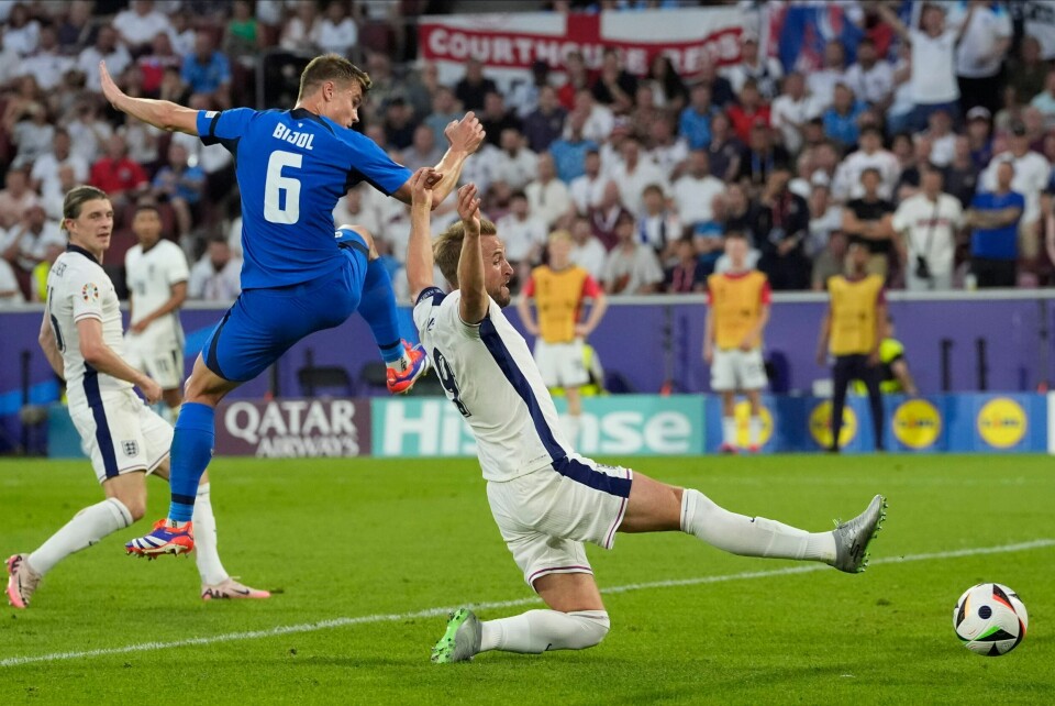 Harry Kane og England fikk aldri noen scoring mot Slovenia tirsdag. Harry Kane og England nådde ikke opp mot Slovenia. Foto: Martin Meissner / AP / NTB