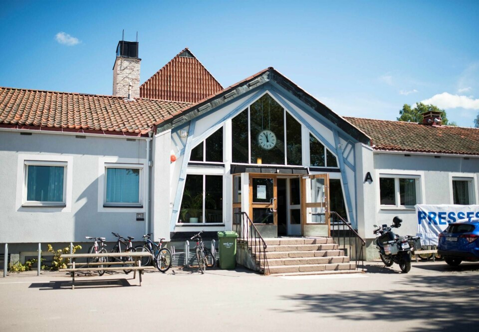 'Josef' ønsket å fortsette å jobbe på Ekeberg barneskole, men rektor mente det ikke kunne forvares å ha en ansatt som nekter å håndhilse på kvinner.