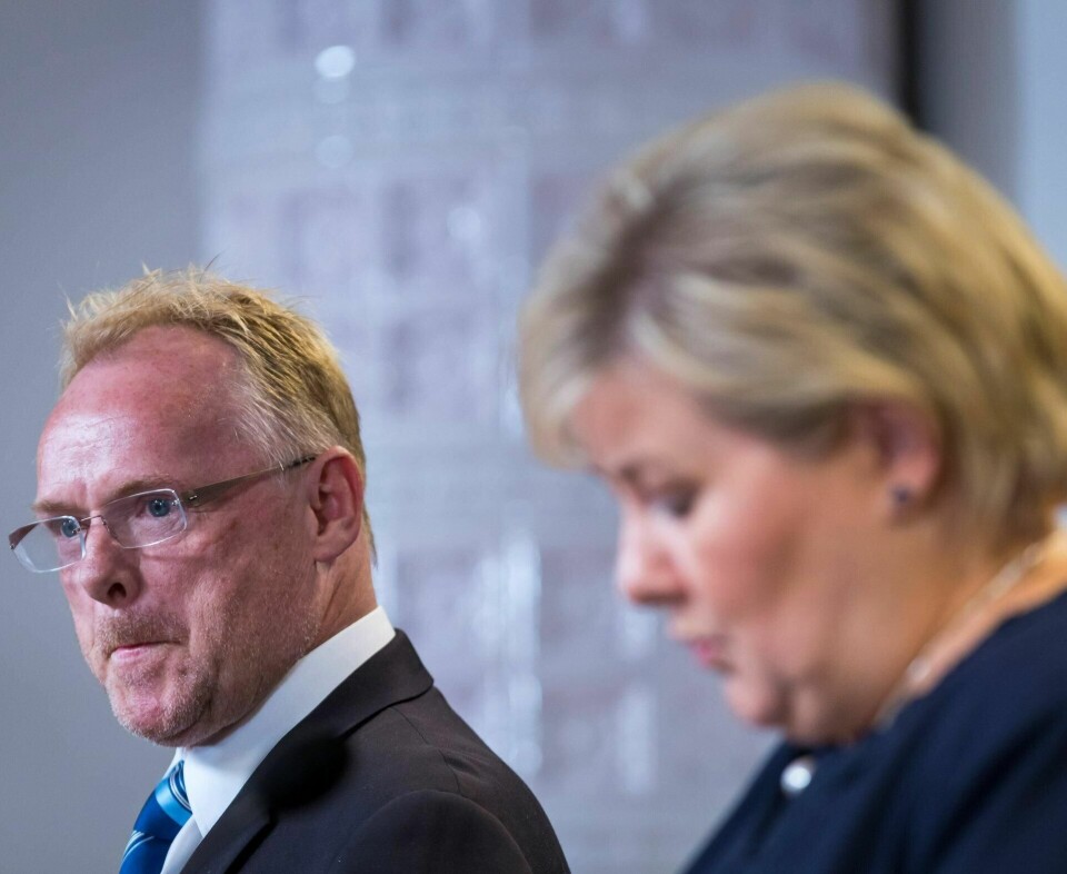 Pressekonferanse mandag med statsminister Erna Solberg og avtroppende fiskeriminister Per Sandberg etter ekstraordinært statsråd der Harald Tom Nesvik erstattet Sandberg i posten som fiskeriminister.