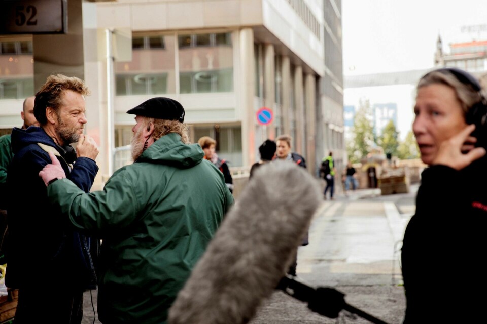 Regissør Pål Sletaune på settet under innspillingen av NRKs storserie «22. juli» i Oslo sentrum torsdag. Regissør Pål Sletaune på settet under innspillingen av NRKs storserie «22. juli» i Oslo sentrum torsdag.