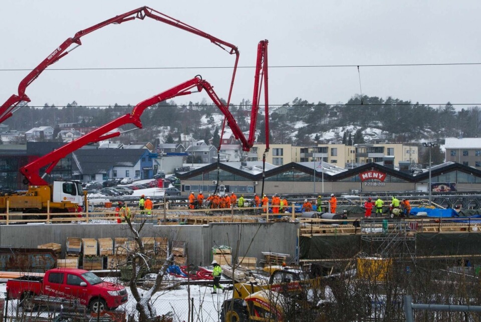 En vei-ingeniør med nær tilknytning til byggingen av nye riksvei 110 mener det har gått prestisje i å gjøre den nye Seut-brua til Norges bredeste bru. Arkiv