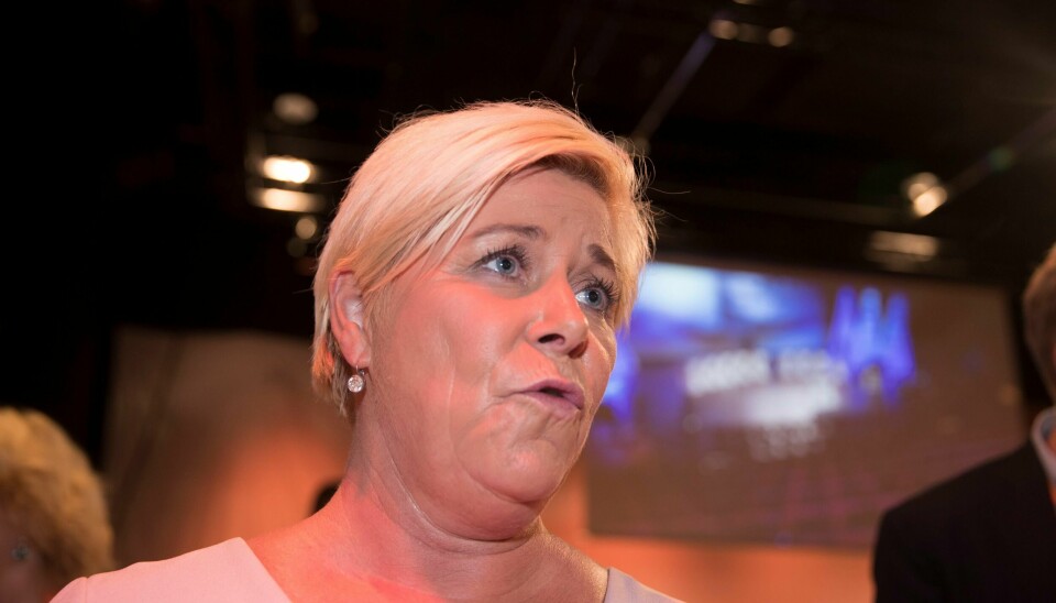 Finansminister Siv Jensen (Frp) roser partene i arbeidslivet for anstendighet under oljenedturen og advarer mot «bonanza» framover.