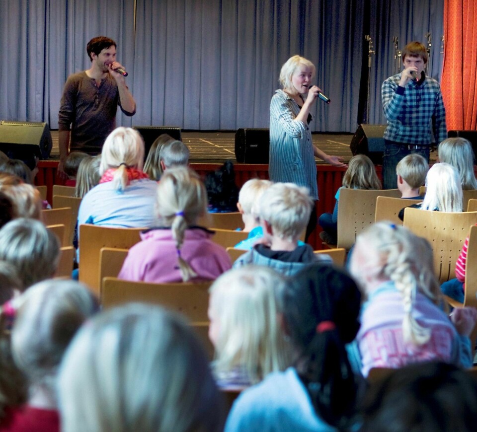Norsk Forfattersentrum reagerer på forskjellsbehandling av utøvere som opptrer i regi av Den kulturelle skolesekken. Her fra en skolekonsert på Abildsø. ILLUSTRASJONSFOTO: HEIKO JUNGE/NTB SCANPIX