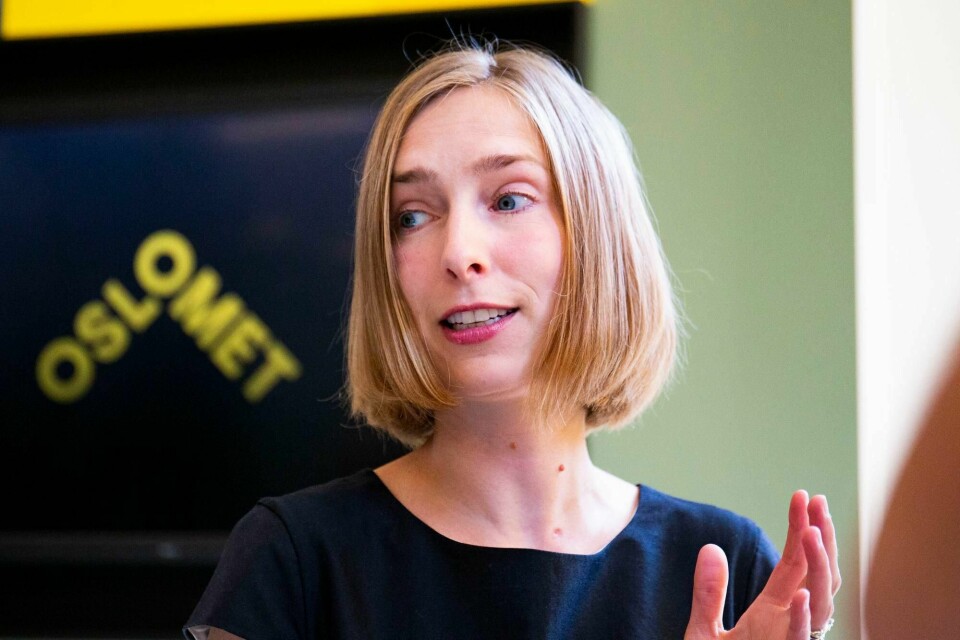 Tall fra Lånekassen viser at færre studenter tar hele graden i utlandet, mens andelen delstudenter utenfor Norge øker. Forsknings- og høyere utdanningsminister Iselin Nybø ønsker at flere skal ta utdanning i utlandet.
