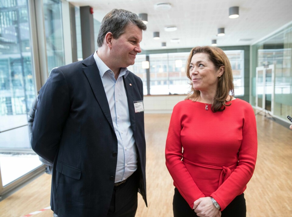 LOs leder Hans-Christian Gabrielsen og NHOs administrerende direktør Kristin Skogen Lund smilte etter starten av tarifforhandlingene 2018. Nå får Gabrielsen etter hvert en ny motpart å bryne seg på i sjefsstolen i NHO.