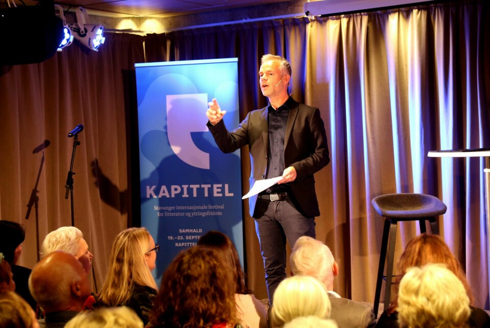 Tore Renberg slo et slag for nynorsken med et foredrag under litteraturfestivalen Kapittel på Sølvberget onsdag ettermiddag. Foto: Arne Birkemo